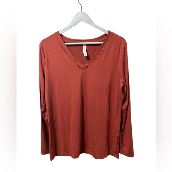 🟣Zenana Outfitters Burgundy V-Neck Long Sleeve Top – Size 2X - Picture 1 of 4